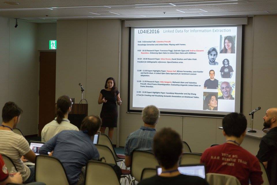 Bild, das die DS4DM-Projekt Forscherin, Dr. Anna Lisa Gentile beim 4. LD4IE Workshop (ISWC2016) zeigt